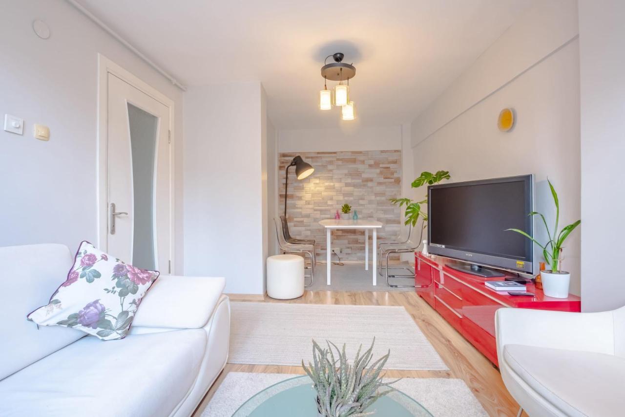 Colorful And Central Flat With Balcony In Kadikoy Κωνσταντινούπολη Εξωτερικό φωτογραφία