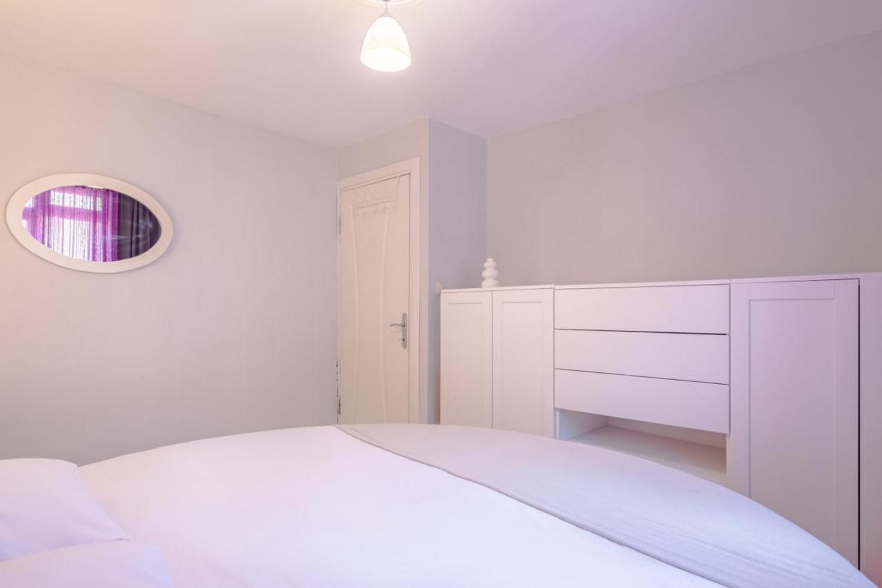 Colorful And Central Flat With Balcony In Kadikoy Κωνσταντινούπολη Εξωτερικό φωτογραφία